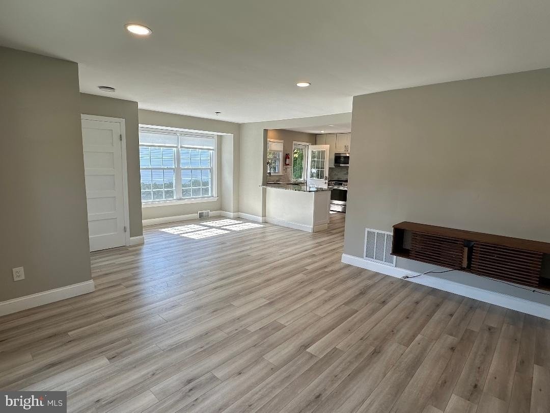 398 Franklin Ave - Photo 4 of 21