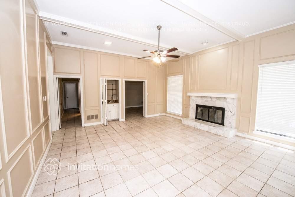 1808 Polstar Dr - Photo 3 of 10