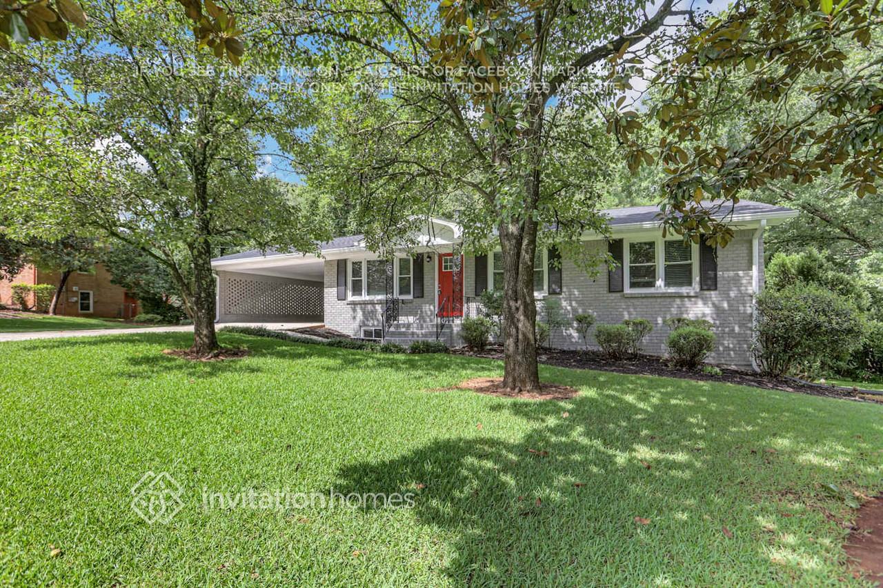 3126 Holbrook Dr Sw - Photo 3 of 23