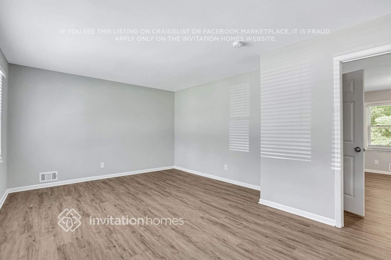 3126 Holbrook Dr Sw - Photo 4 of 23