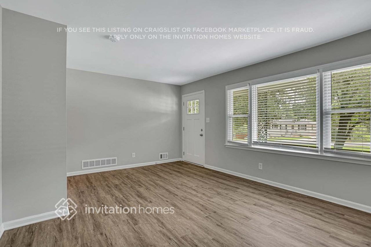 3126 Holbrook Dr Sw - Photo 5 of 23