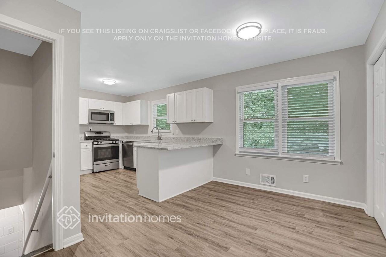 3126 Holbrook Dr Sw - Photo 6 of 23