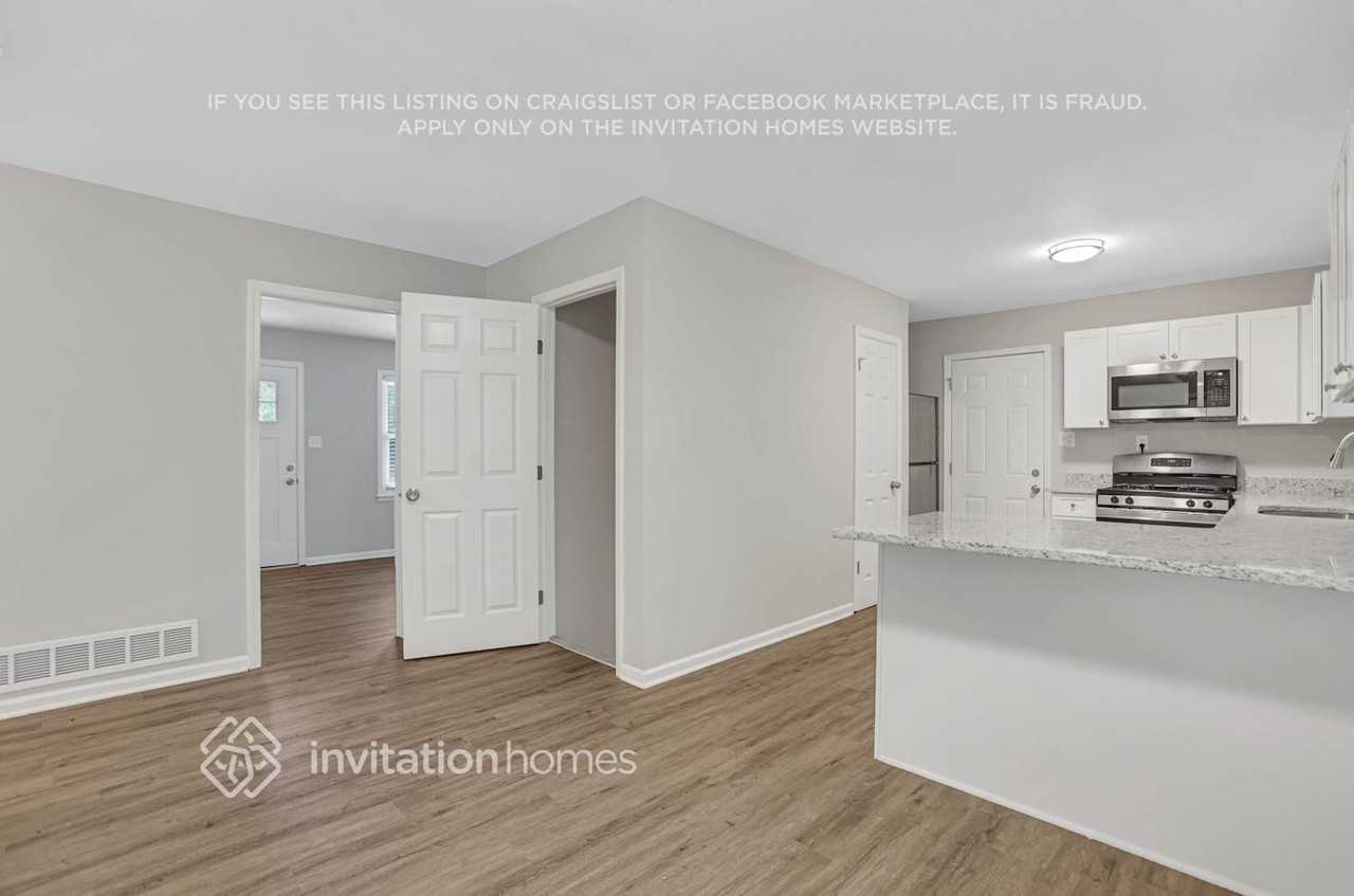 3126 Holbrook Dr Sw - Photo 7 of 23