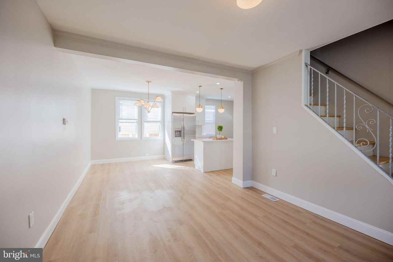 202 N Aberdeen Ave - Photo 3 of 20