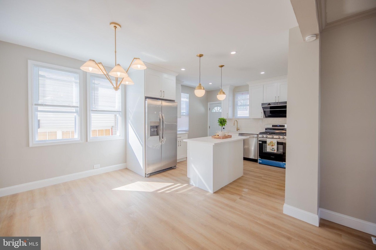 202 N Aberdeen Ave - Photo 4 of 20