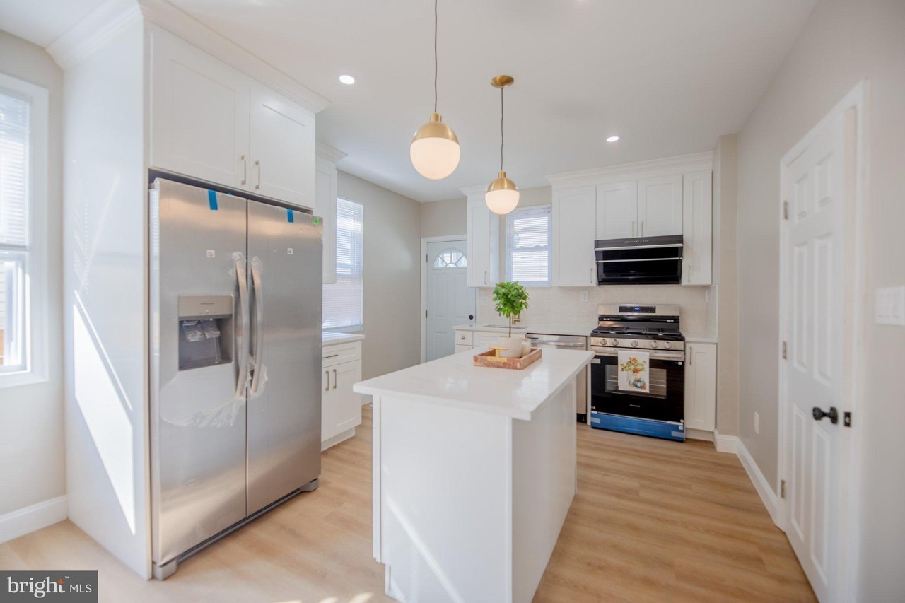 202 N Aberdeen Ave - Photo 5 of 20
