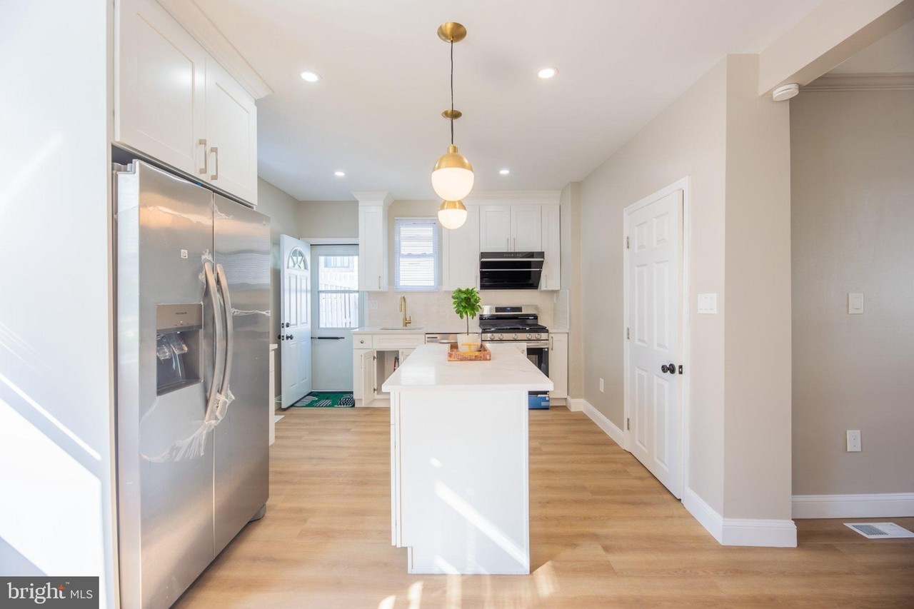 202 N Aberdeen Ave - Photo 6 of 20