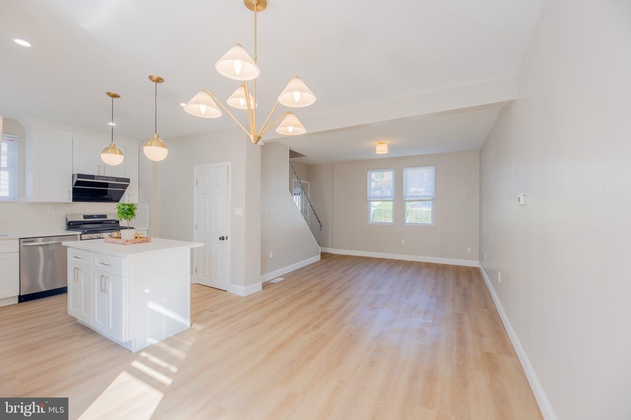 202 N Aberdeen Ave - Photo 7 of 20