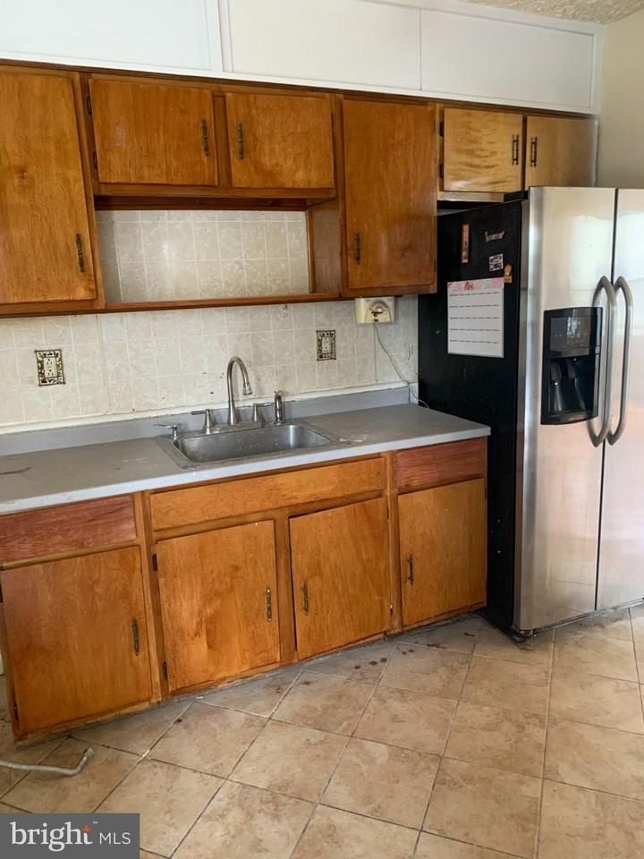 935 Macdade Blvd - Photo 3 of 4