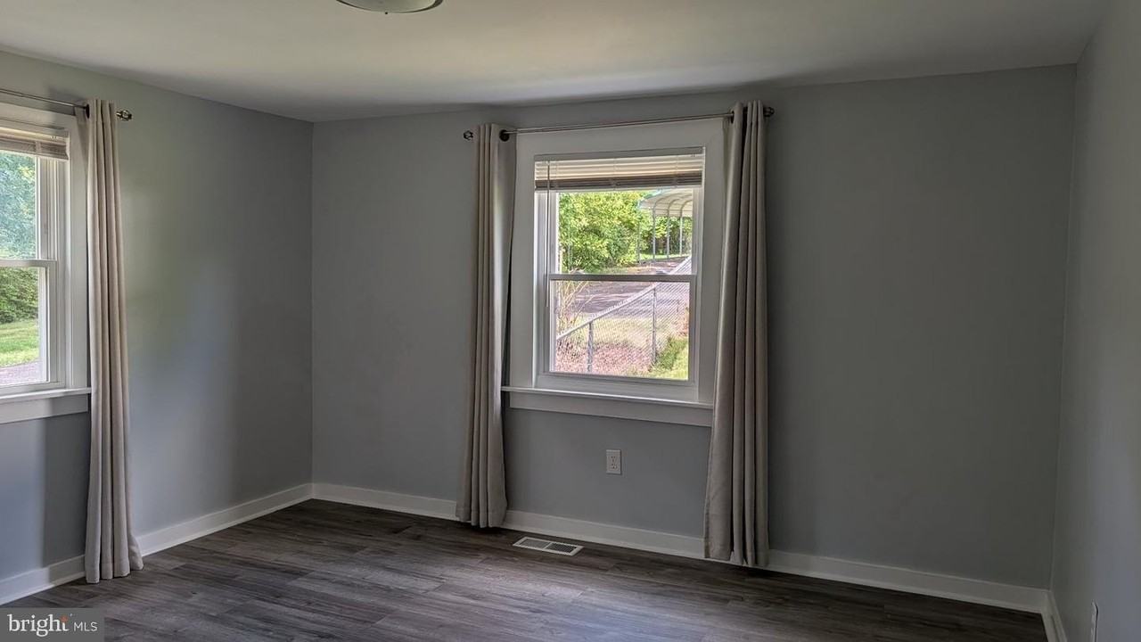 7104 Judith Ave - Photo 6 of 21