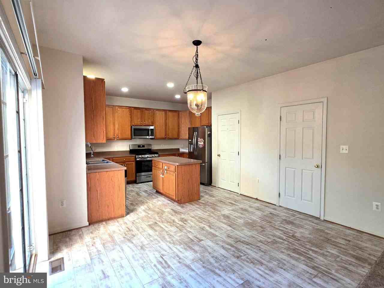 6 Saint Stephens Ct - Photo 4 of 28