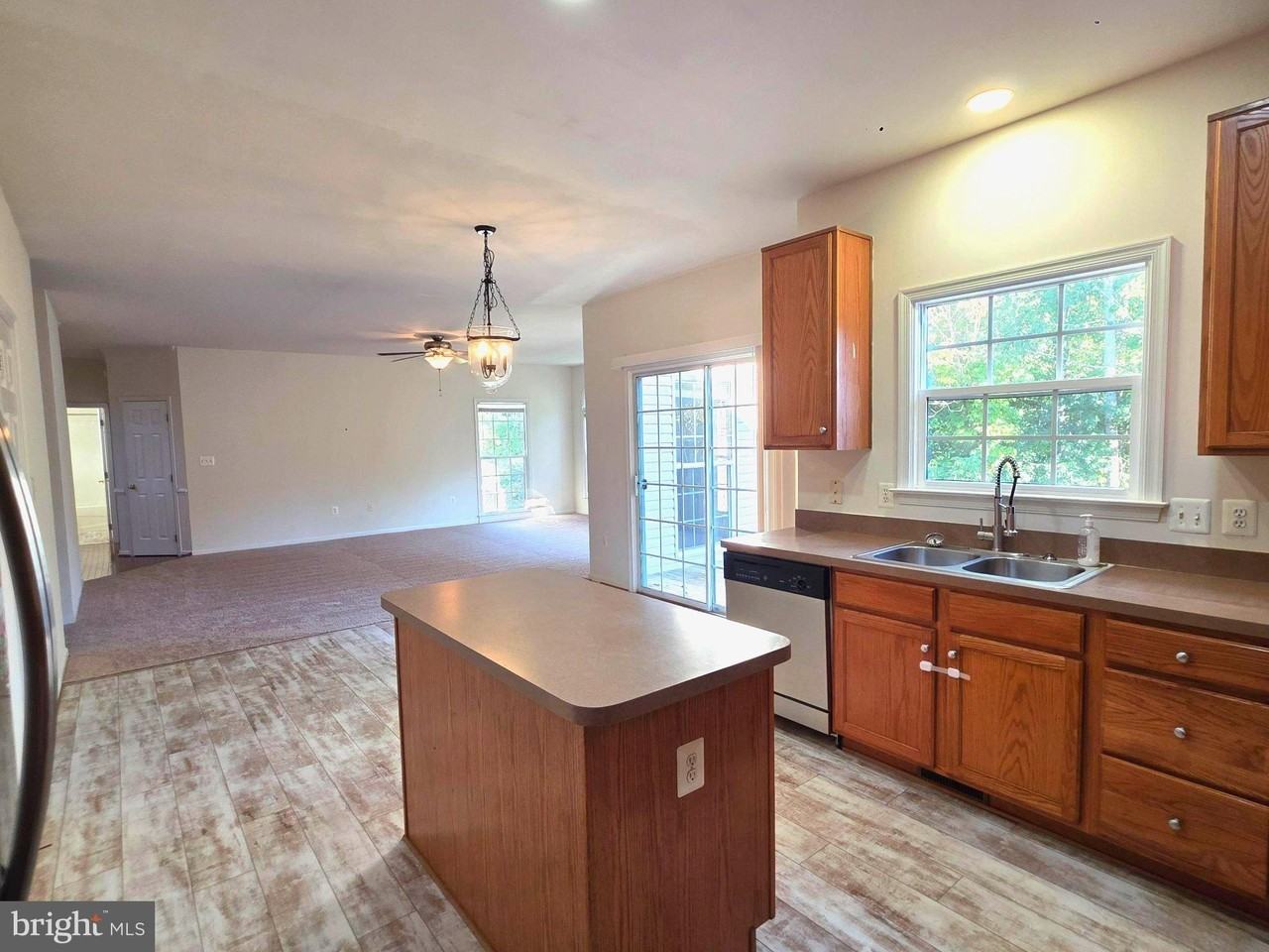 6 Saint Stephens Ct - Photo 5 of 28