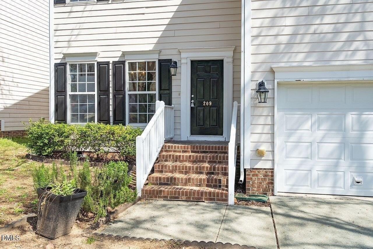 209 Kellerhis Dr - Photo 3 of 38