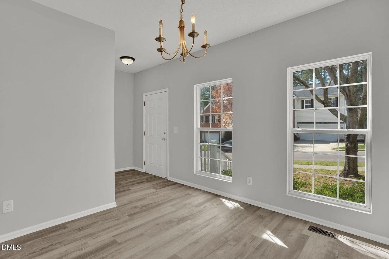 209 Kellerhis Dr - Photo 4 of 38