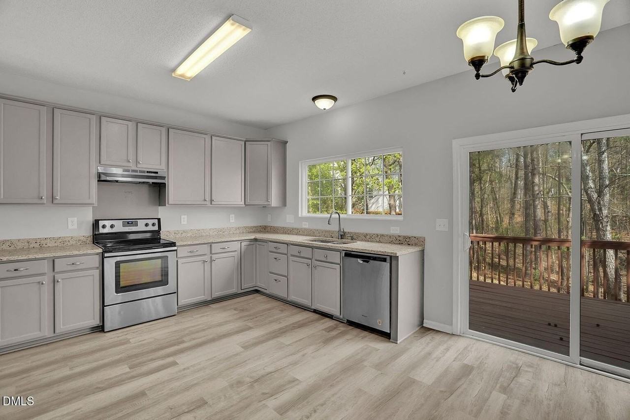 209 Kellerhis Dr - Photo 5 of 38