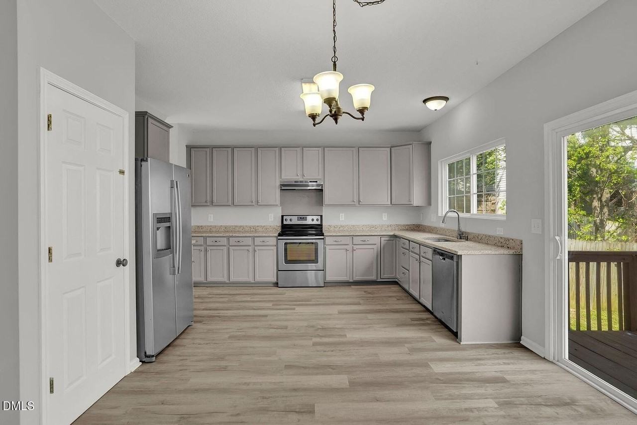 209 Kellerhis Dr - Photo 6 of 38