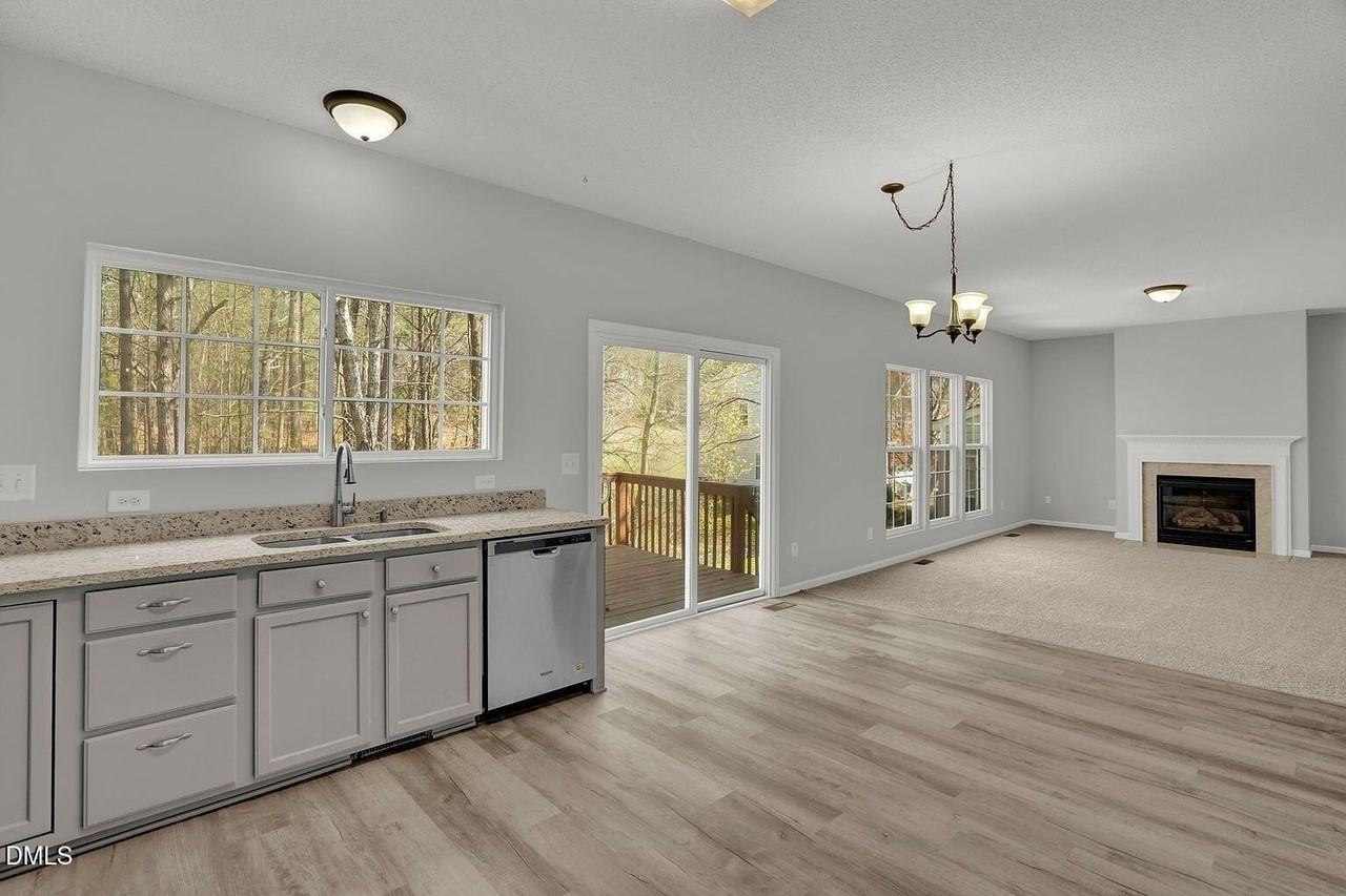 209 Kellerhis Dr - Photo 7 of 38