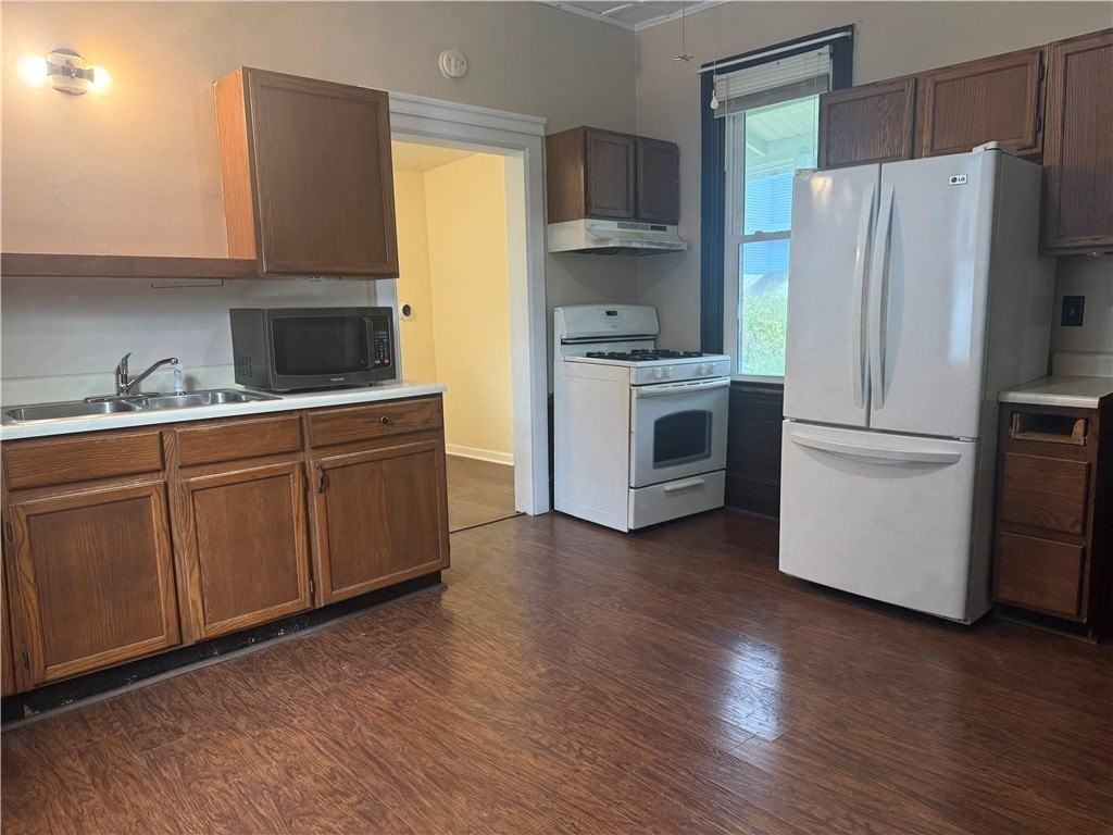 304 Washington Ave - Photo 6 of 19