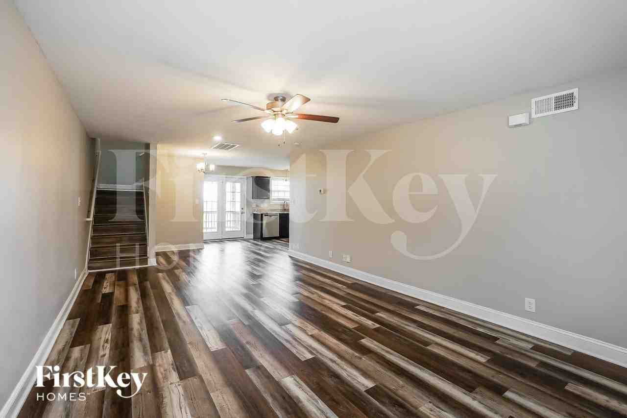 305 Peterson Ln - Photo 3 of 19