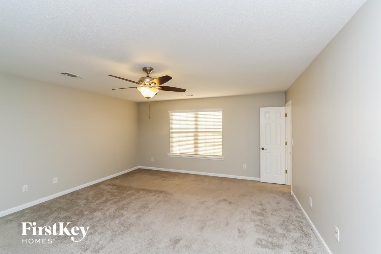 5052 Rivercrest Ln - Photo 2 of 15
