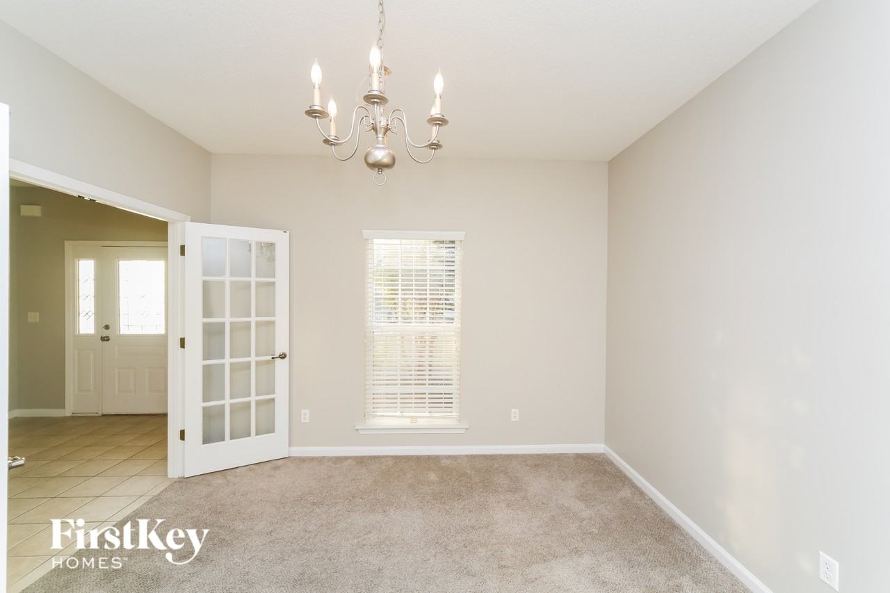 5052 Rivercrest Ln - Photo 4 of 15