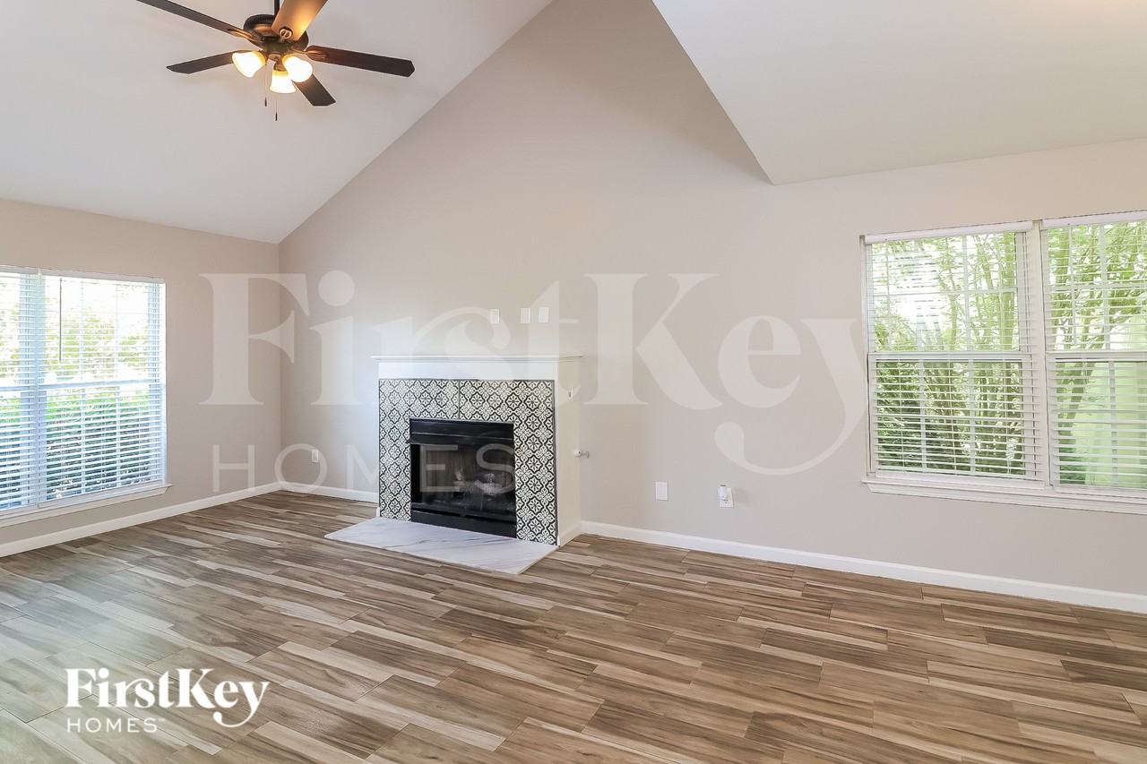 306 Edge Hill Ct - Photo 4 of 15
