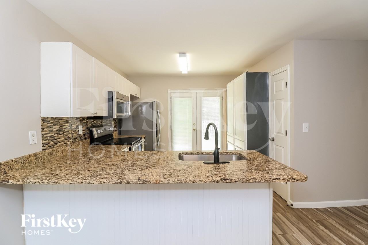 306 Edge Hill Ct - Photo 5 of 15