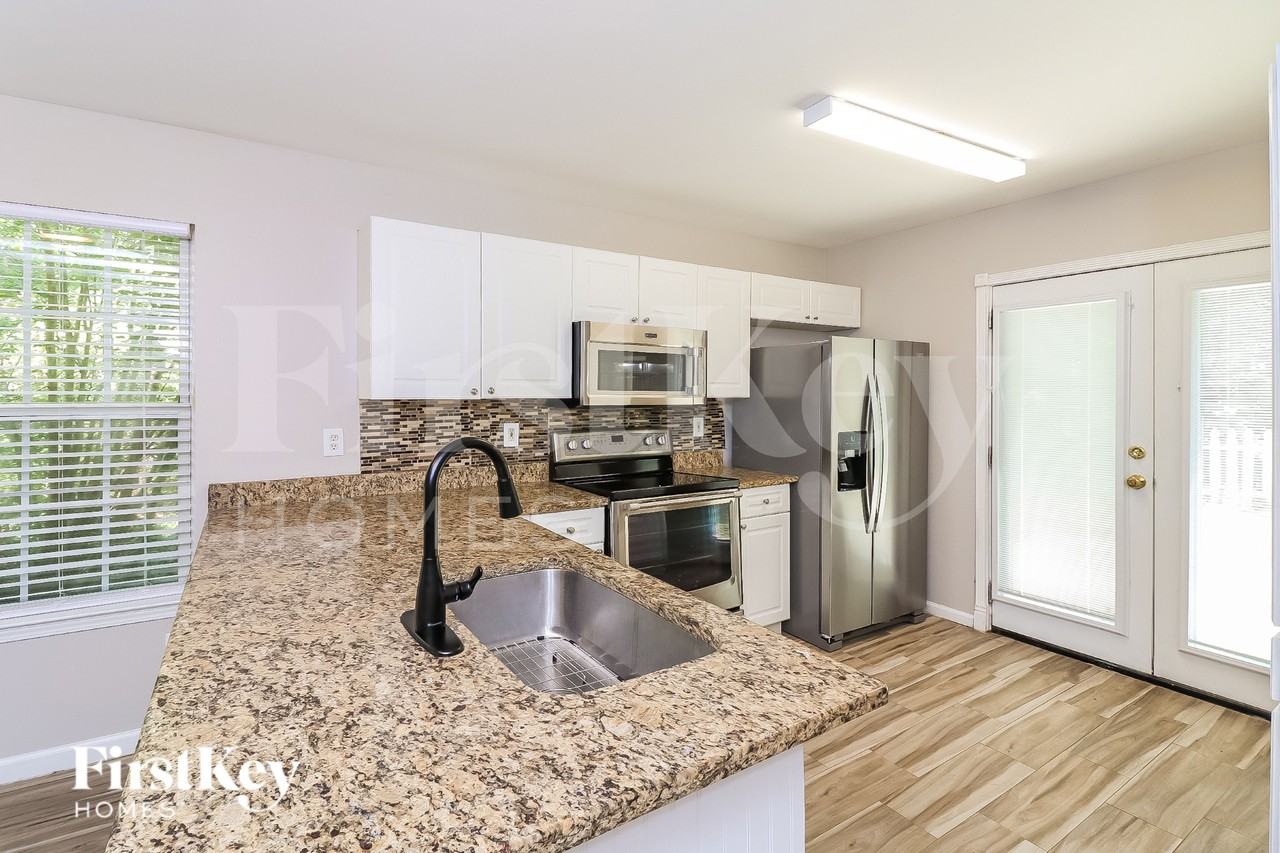 306 Edge Hill Ct - Photo 6 of 15