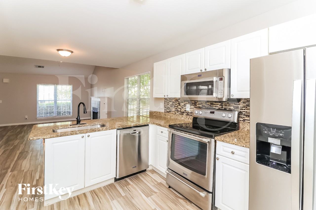 306 Edge Hill Ct - Photo 7 of 15