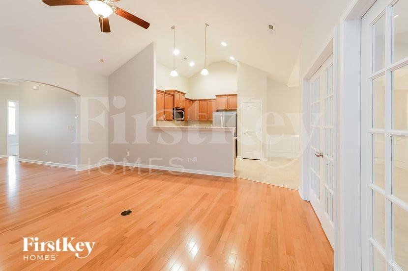2288 Waverly Dell Dr - Photo 3 of 15