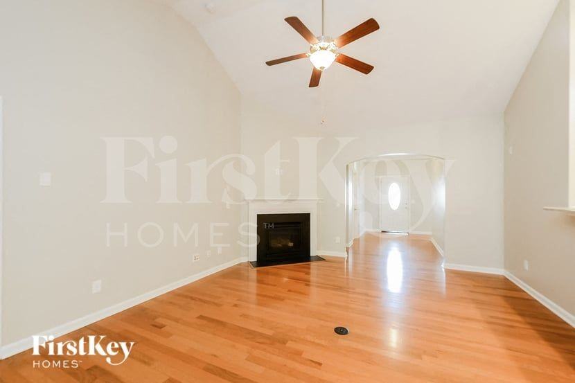 2288 Waverly Dell Dr - Photo 4 of 15