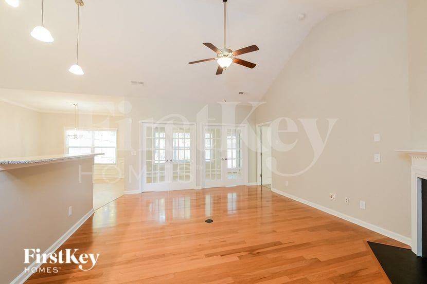 2288 Waverly Dell Dr - Photo 5 of 15