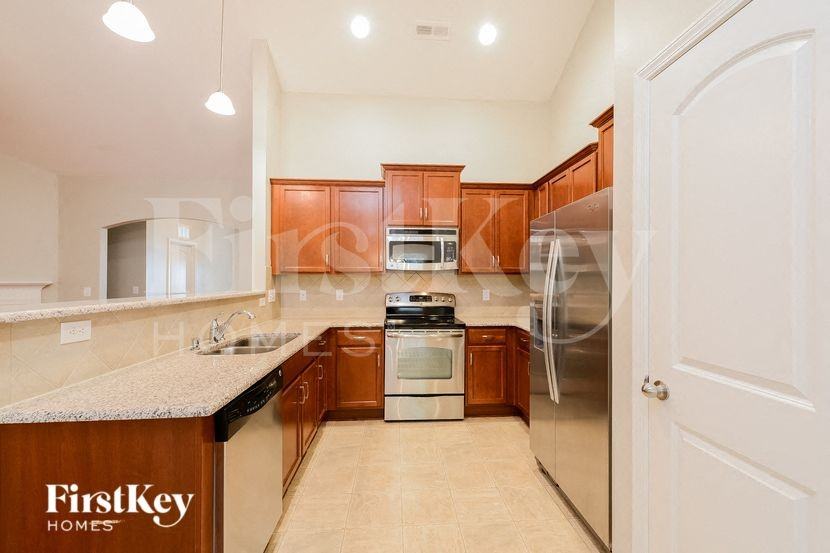 2288 Waverly Dell Dr - Photo 7 of 15