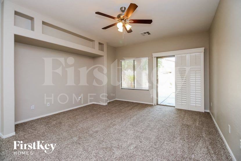 546 E Shawnee Rd - Photo 2 of 15