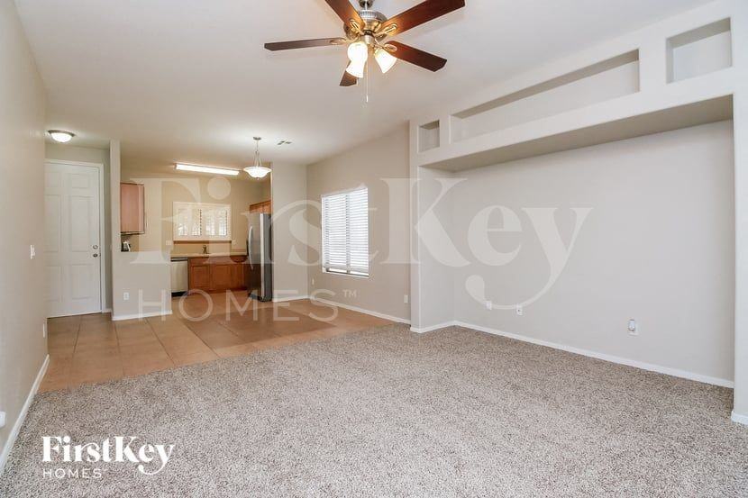 546 E Shawnee Rd - Photo 3 of 15