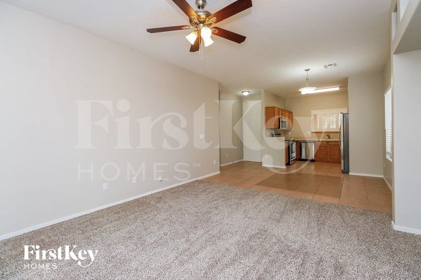 546 E Shawnee Rd - Photo 4 of 15