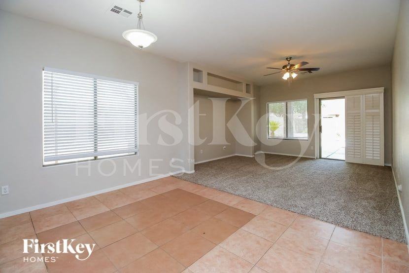 546 E Shawnee Rd - Photo 5 of 15