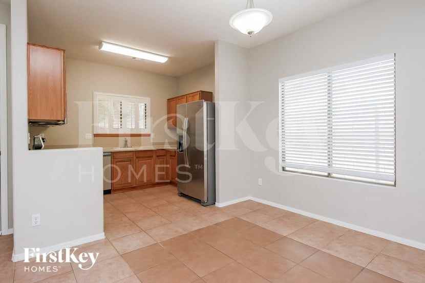 546 E Shawnee Rd - Photo 6 of 15