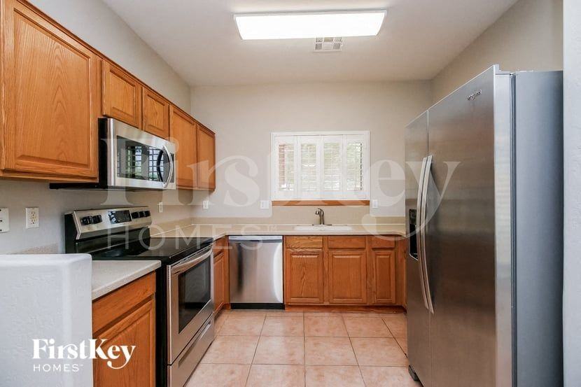546 E Shawnee Rd - Photo 7 of 15
