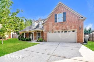 featured image of 3611 Courtyard Ln