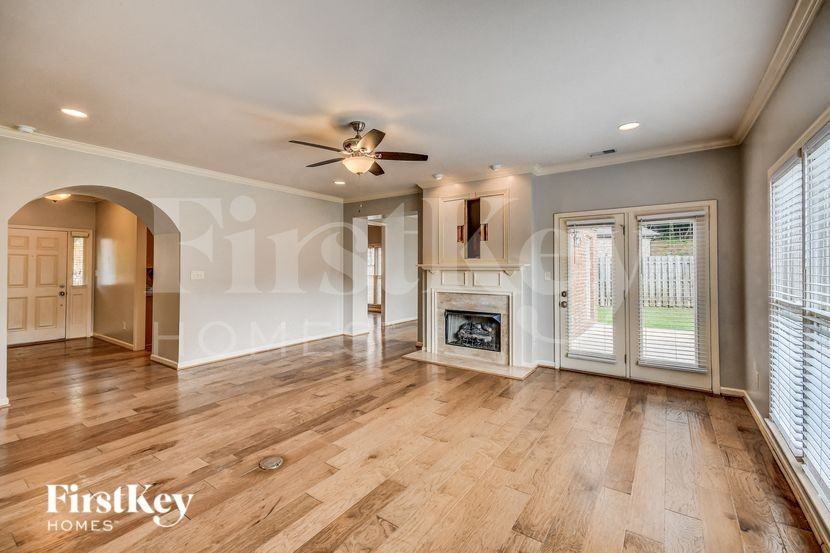 3611 Courtyard Ln - Photo 3 of 16