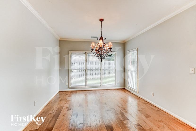 3611 Courtyard Ln - Photo 4 of 16