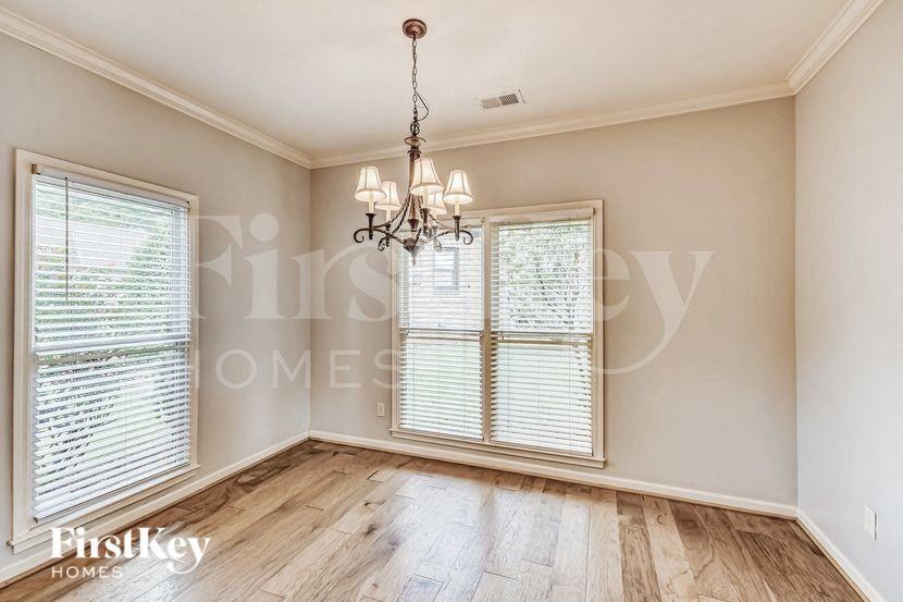 3611 Courtyard Ln - Photo 5 of 16