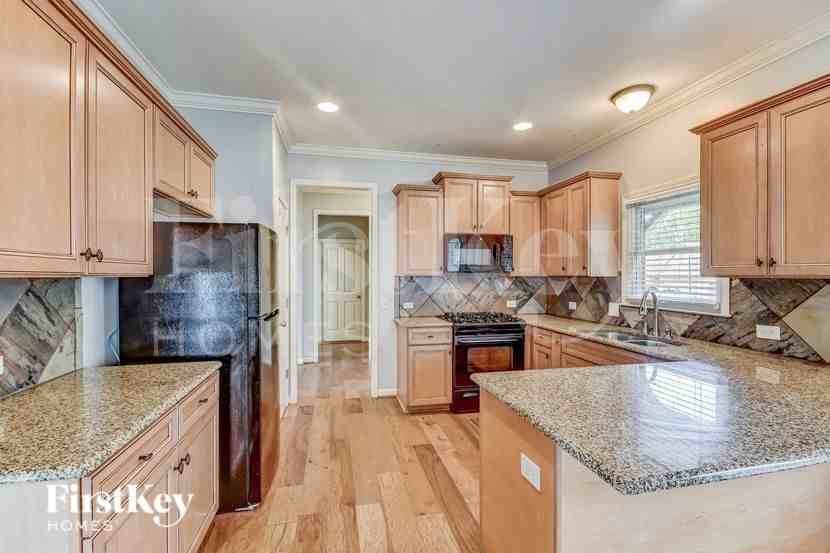 3611 Courtyard Ln - Photo 7 of 16