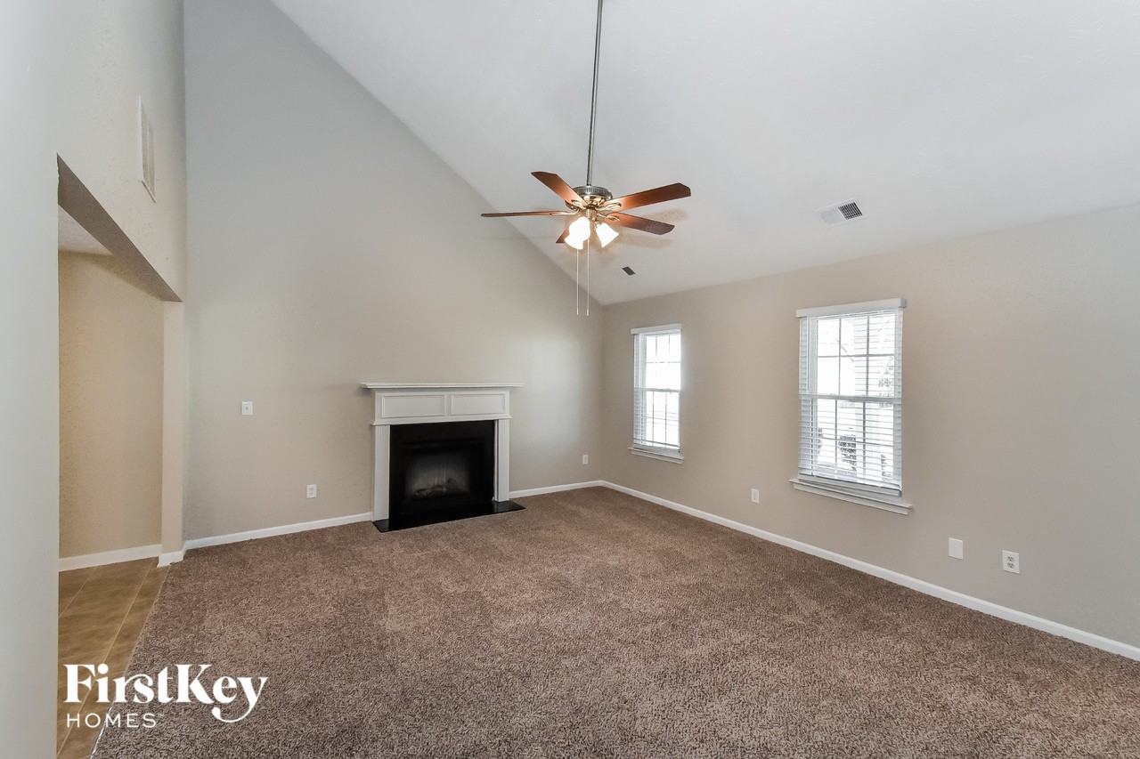 5465 Rock Lake Dr - Photo 2 of 15