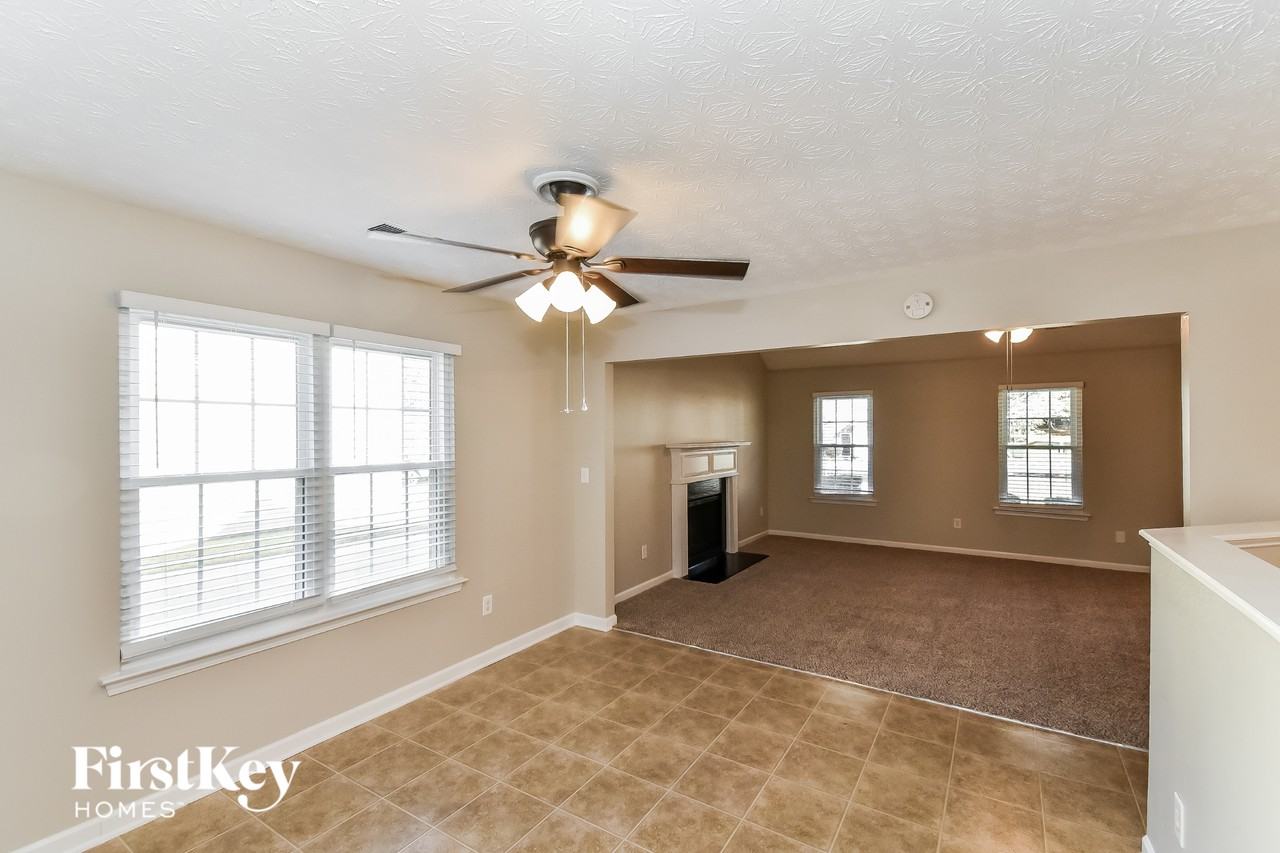 5465 Rock Lake Dr - Photo 3 of 15