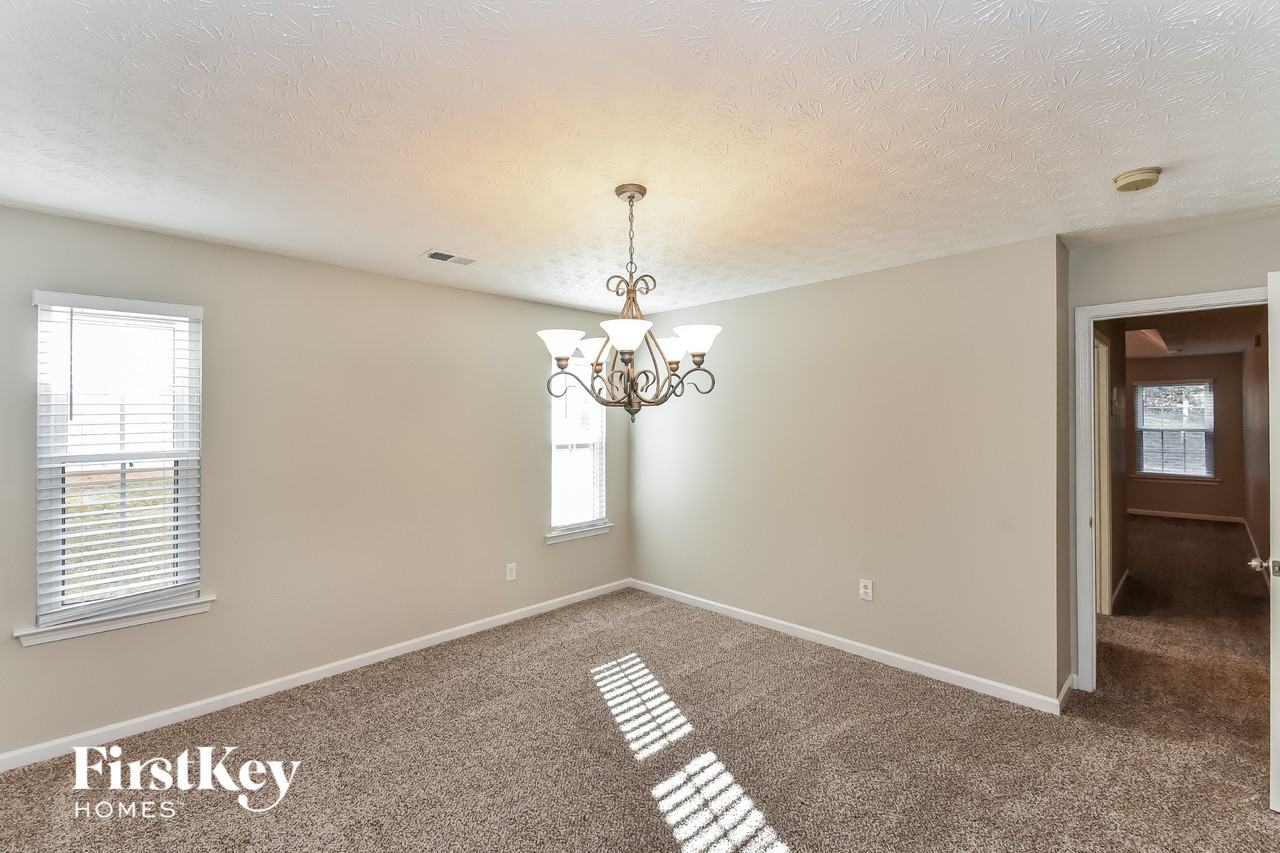 5465 Rock Lake Dr - Photo 4 of 15