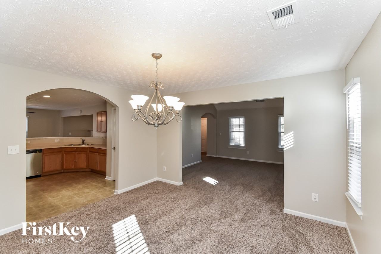 5465 Rock Lake Dr - Photo 5 of 15