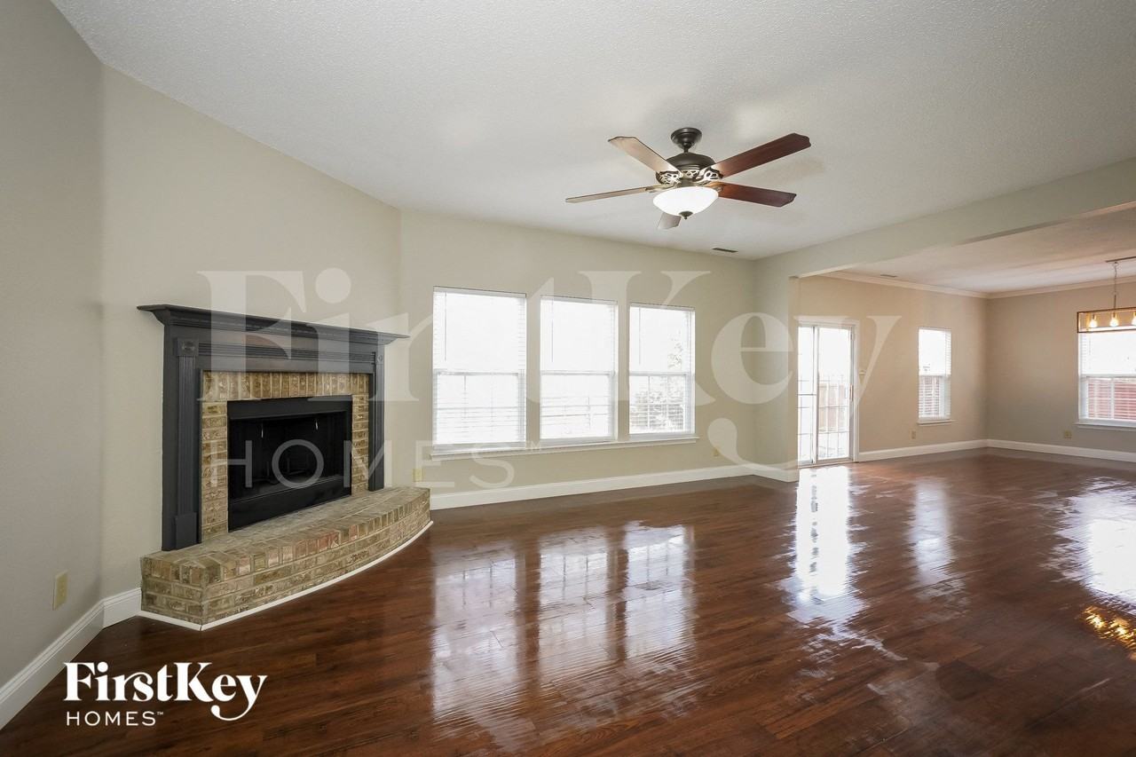 9486 W Lantern Ln - Photo 2 of 14