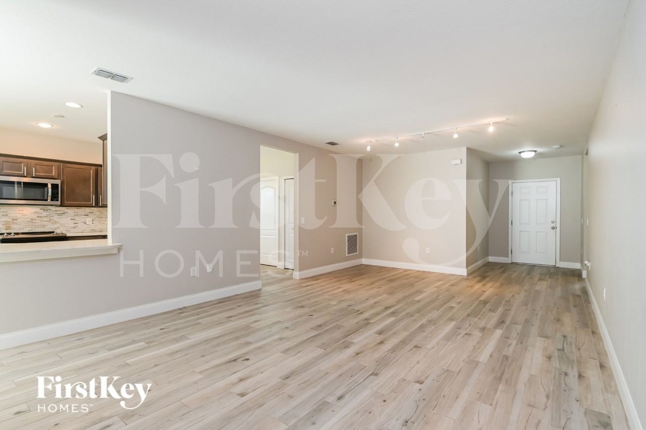 1215 Sw 11th Pl - Photo 2 of 18